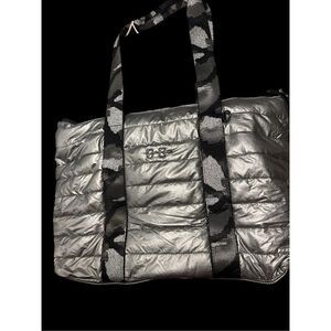 Beautiful Jessica Simpson Womens Portia Metallic Purse Tote Handbags Large grey